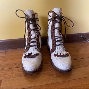 Vintage Justin Brown and White Western Lace Up Boots 8